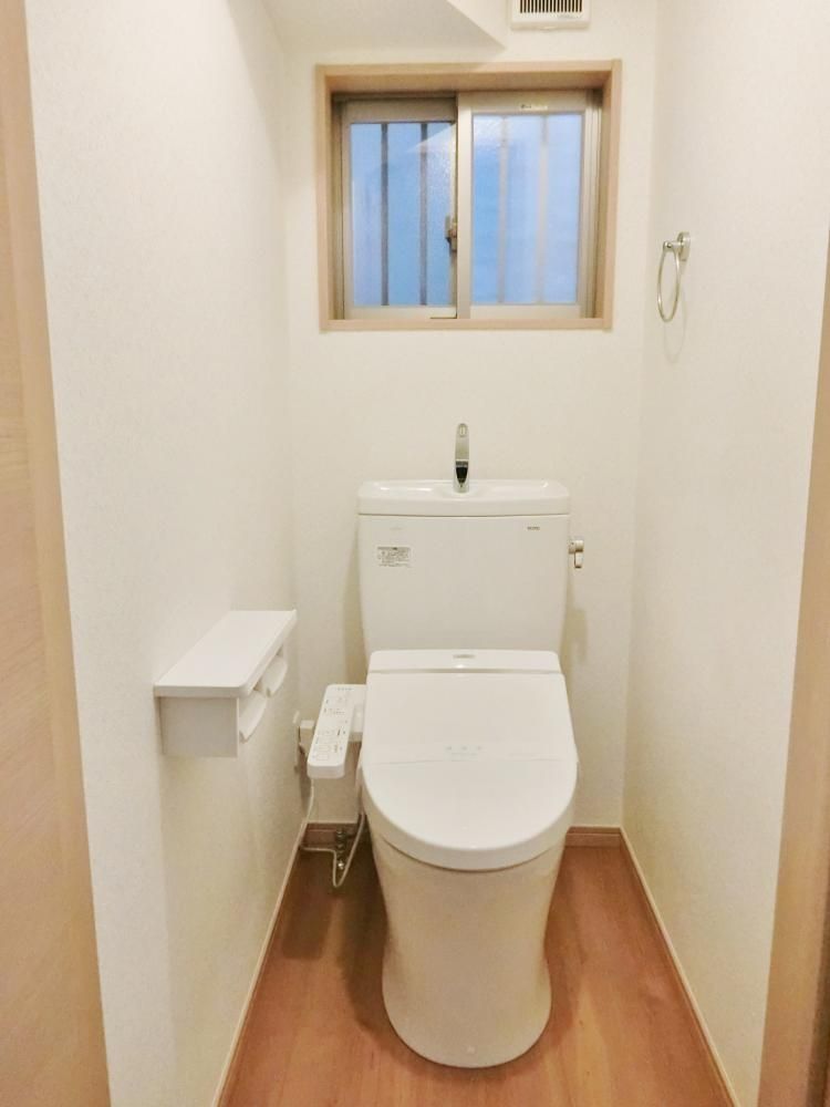 【トイレ】　1階トイレ　ウォッシュレット付